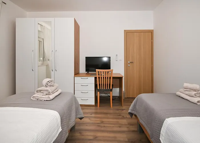 M Апартаменты *